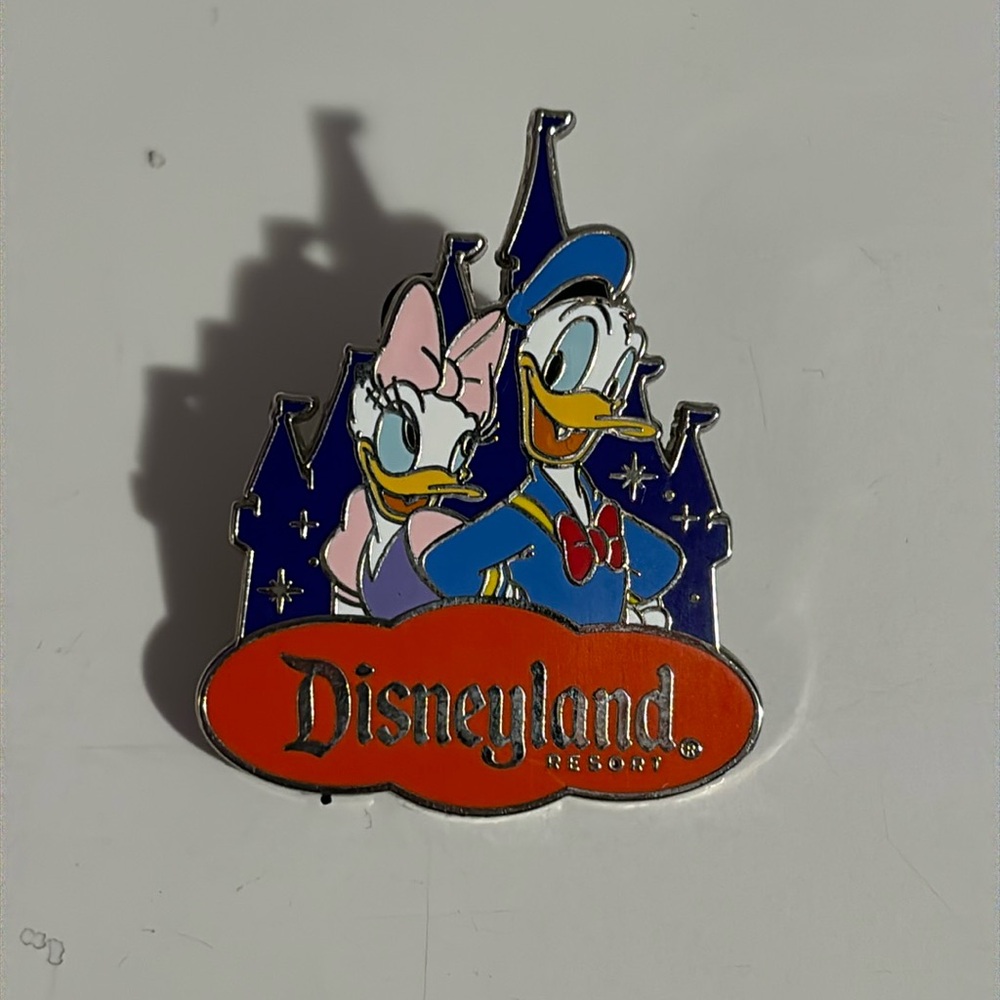 Donald and daisy disneyland resort pin